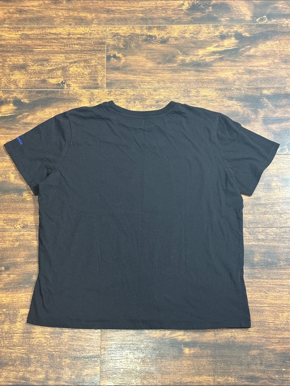 Columbia Black Graphic Tee Bigfoot Mountains Women’s L 🏔️🌲✨ - Picture 4 of 6